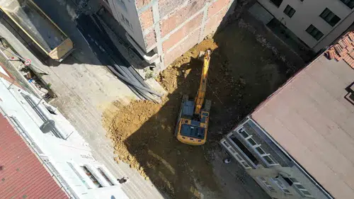 Sultangazi'de temel kazısı dört binayı evsiz bıraktı
