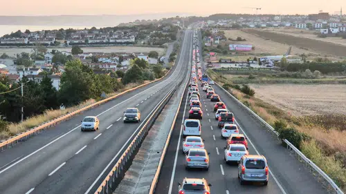 Tekirdağ yolunda hafta sonu trafiği kilitlendi