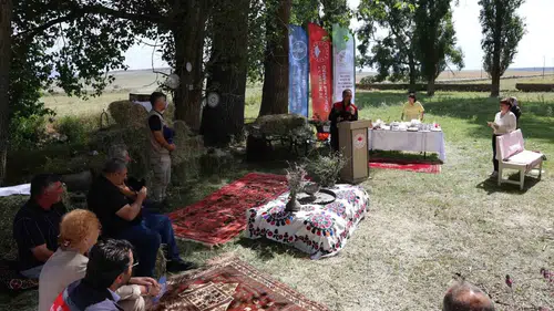Kars meralarını korumak için çobanlarla bir araya geldi