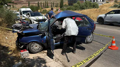 Eskişehir’de feci kaza Otomobil TIR’ın önünde metrelerce sürüklendi