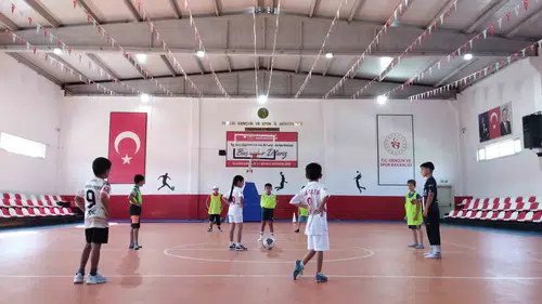 Sivrice’de gençler yaz tatilini sporla değerlendiriyor