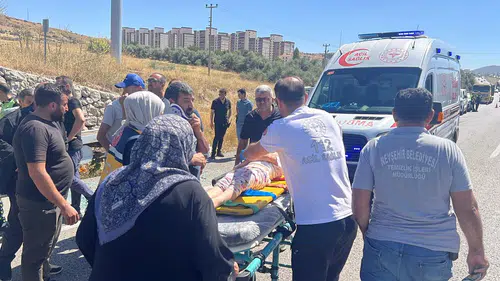 Traktörle çekici çarpıştı, römorktaki 4 çocuk da yaralandı