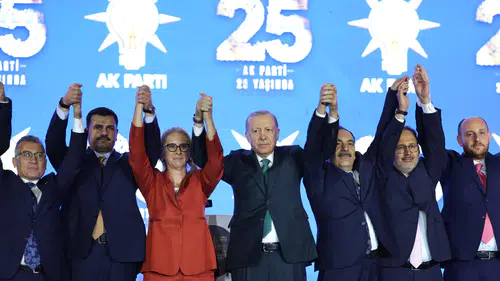 AK Parti’den gövde gösterisi: 7 belediye başkanı ve 3 milletvekili saflarına katıldı