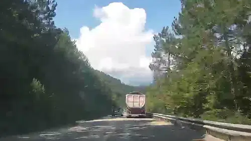Karabük yollarında şoförler kural tanımıyor, kazalar saniyelerle önlendi