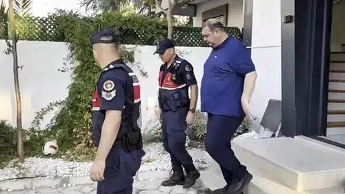 Menderes Belediye Başkanı rüşvet operasyonunda tutuklandı