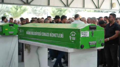 Niğde yolunda feci kaza 17 yaşındaki genç hayatını kaybetti