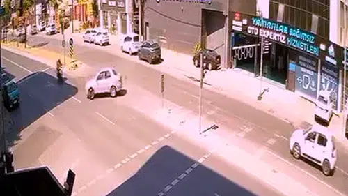 Avcılar'da yasak dönüş kazaya davetiye çıkardı
