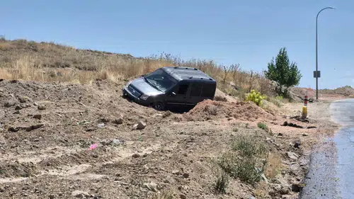 Eskişehir’de direksiyon hakimiyeti kayboldu 2 yaralı