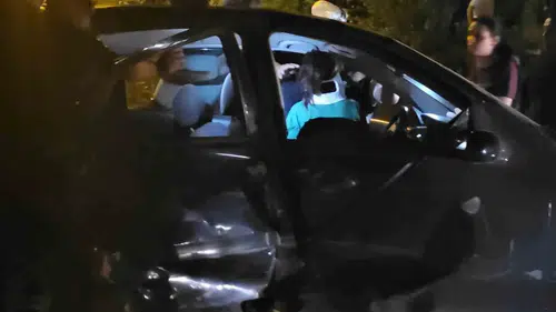 Cide yolunda kaza 4 kişi hastaneye kaldırıldı