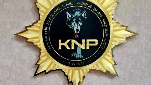 Kars polisinden yolcu otobüsünde ayakkabı tabanı operasyonu