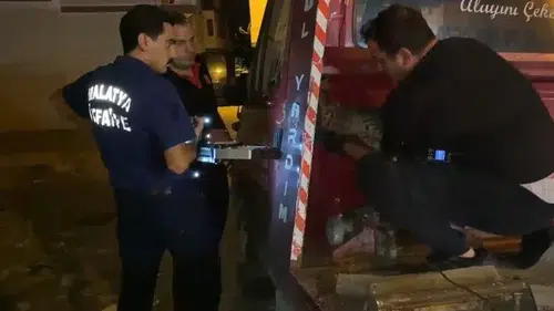 Malatya’da çekiciye sıkışan kediye itfaiye yardımı
