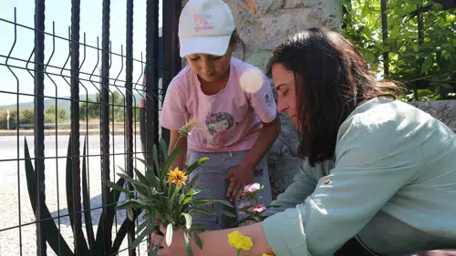 Muğlalı çocuklar toprağı işleyerek tarımı öğreniyor