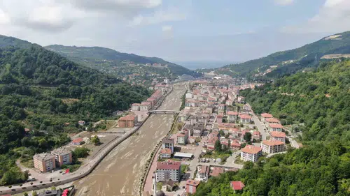 Kastamonu Bozkurt selin izlerini sildi