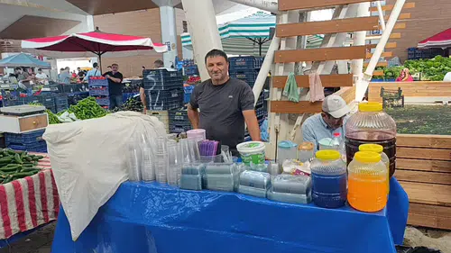 Torosların doğal karı Manavgat pazarında serinletiyor