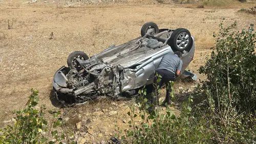 Kütahya'da otomobil ile kamyon çarpıştı 4 yaralı