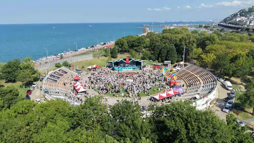 Samsun’da binlerce genç yaz okulunu şenlikle kapattı