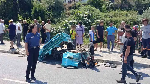 Samsun yolunda otomobil ve tarım aracı çarpıştı