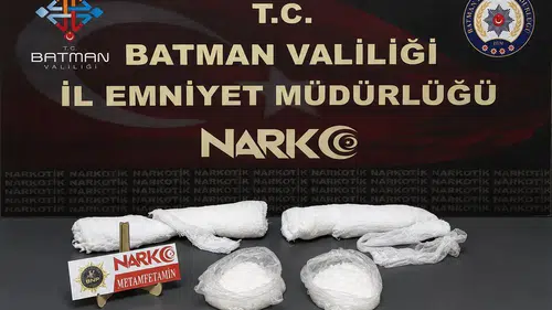 Batman yolunda alçılı kolda uyuşturucu operasyonu