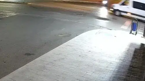 Kartepe’de kavşak kazası güvenlik kamerasına yansıdı