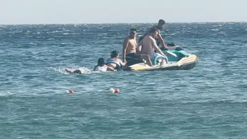 Kumburgaz sahilinde boğulma tehlikesi geçiren kadını cankurtaranlar kurtardı