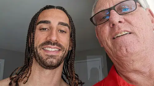 Cucurella’dan kuryeye unutulmaz jest: Büyük beğeni topladı