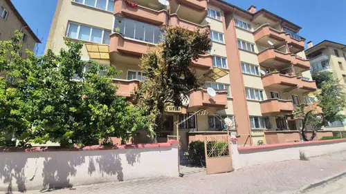 Eskişehir’de apartman hırsızları bu kez çatı kapısını söküp götürdü