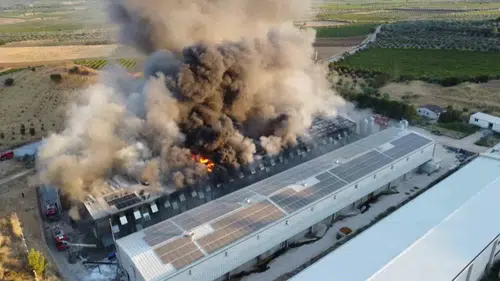 Manisa’da yumurta üretim tesisi yangında kül oldu