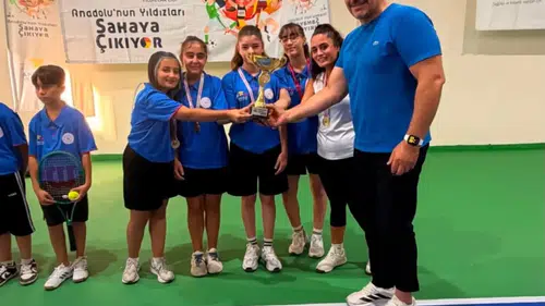 Sivaslı tenisçiler Mersin biletini kaptı