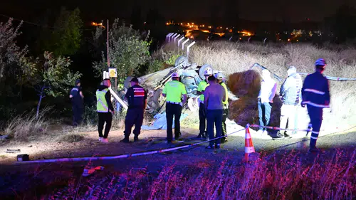 Kırıkkale'de gece yarısı trafik kazası 1 ölü, 2 yaralı