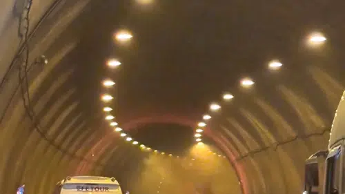Bolu Dağı Tüneli trafiğini yakan araç yangını