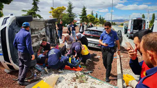 Bolvadin'de korkunç trafik kazasında 7 kişi yaralandı, jandarma soruşturma başlattı