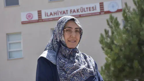 50 yaşında üniversiteyi kazandı 35 yıllık hayalini gerçeğe dönüştürdü