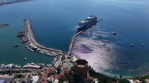 Alanya'da kruvaziyer hareketliliği
