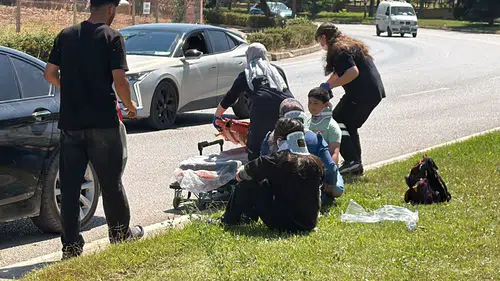 Kaza yerindeki polislere otomobil daldı: 6 yaralı