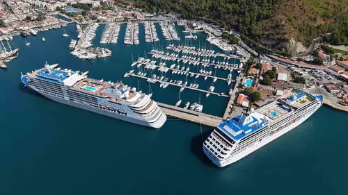 Marmaris limanlarına dev kruvaziyer akını başladı