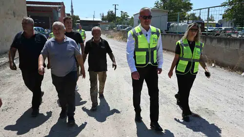 Karacabey yollarını yenilemek için sahaya indi