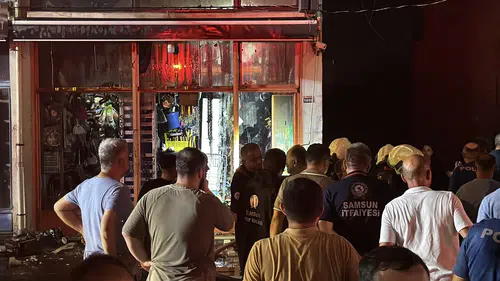 Samsun Tekkeköy'de depo yangını çevredeki binalara sıçradı