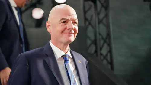 FIFA'da deprem: UEFA geri adım atmıyor, koltuk sallantıda