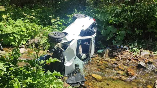 Giresun'da otomobil dereye uçtu 6 kişi yaralandı