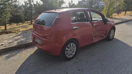 Trafik dehşeti: İki araç çarpıştı, 6 kişi hastanelik oldu