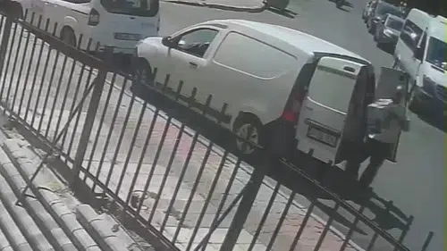 Gaziosmanpaşa'da kargo hırsızlığı kameraya yansıdı