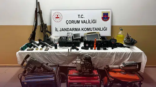 Define avcılarına jandarma baskını: Kazı alanında cephanelik çıktı