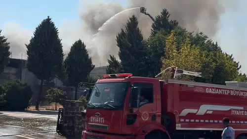 Gaziantep Organize Sanayi Bölgesinde büyük fabrika yangını kontrol altına alındı