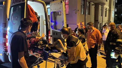 Kütahya'da komşuların fark ettiği çöp evden sağ çıktı