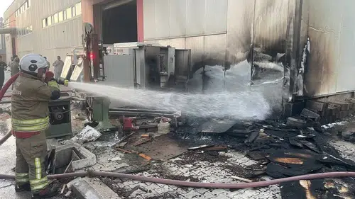 Antakya'daki mobilya atölyesinde alevler kısa sürede söndürüldü