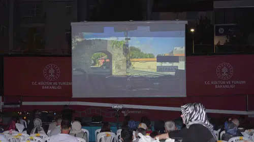 Çorumlular açık havada nostaljik sinema gecesinde buluştu