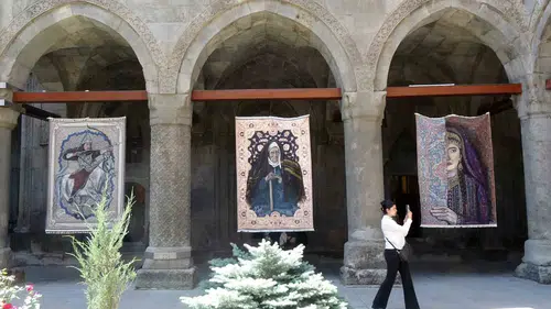 Erzurumlu sanatçıdan kilim üzerine Türk tarihi sergisi