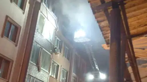 Küçükçekmece'de gece yarısı yangını 1 yaralı