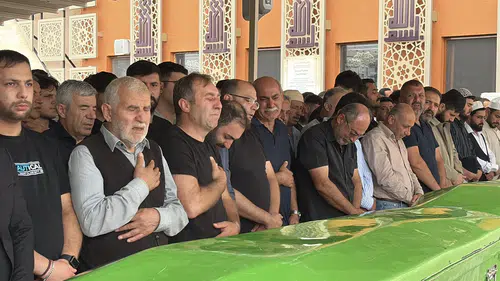 Sivas'ta minibüs kazasında ölenler yan yana toprağa verildi