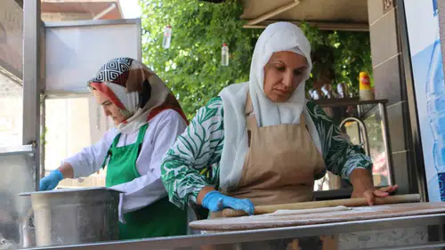 Diyarbakır'da Mutfağı Paylaşan Gelin ve Görümce Başarıyı Yakaladı